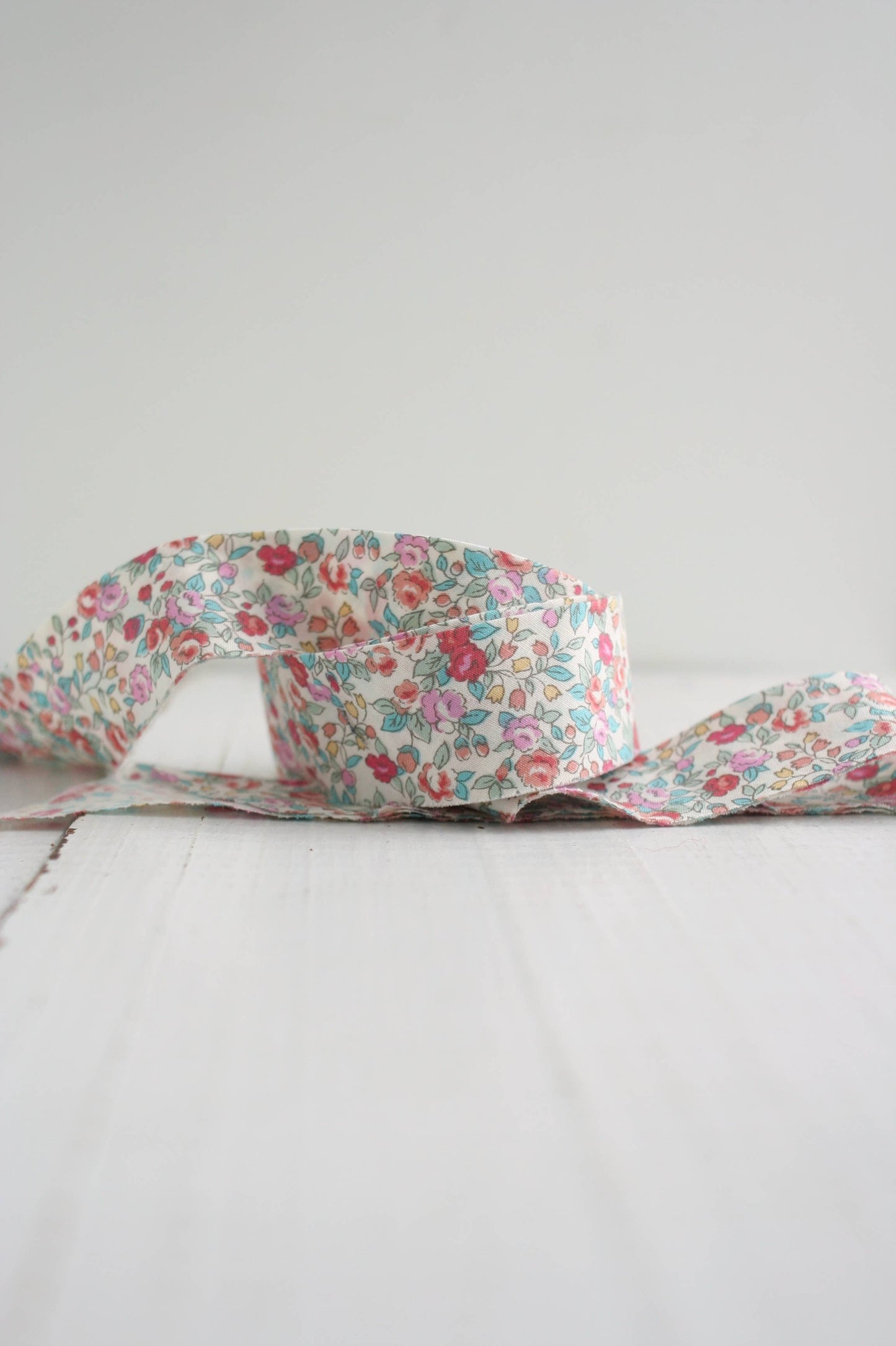2.5" Bias Quilt Binding – Bouquet Blossom (Ready-Made Cotton Binding)