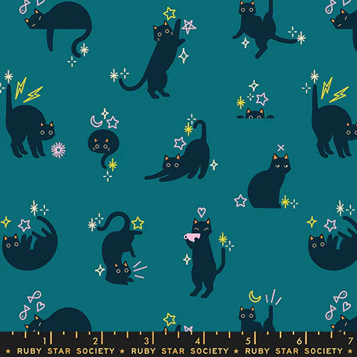 Freaky Familiars - Cat Walk - Storytime