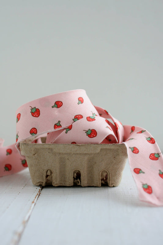 2.5" Bias Quilt Binding - Pink Strawberry, Sewing Notions