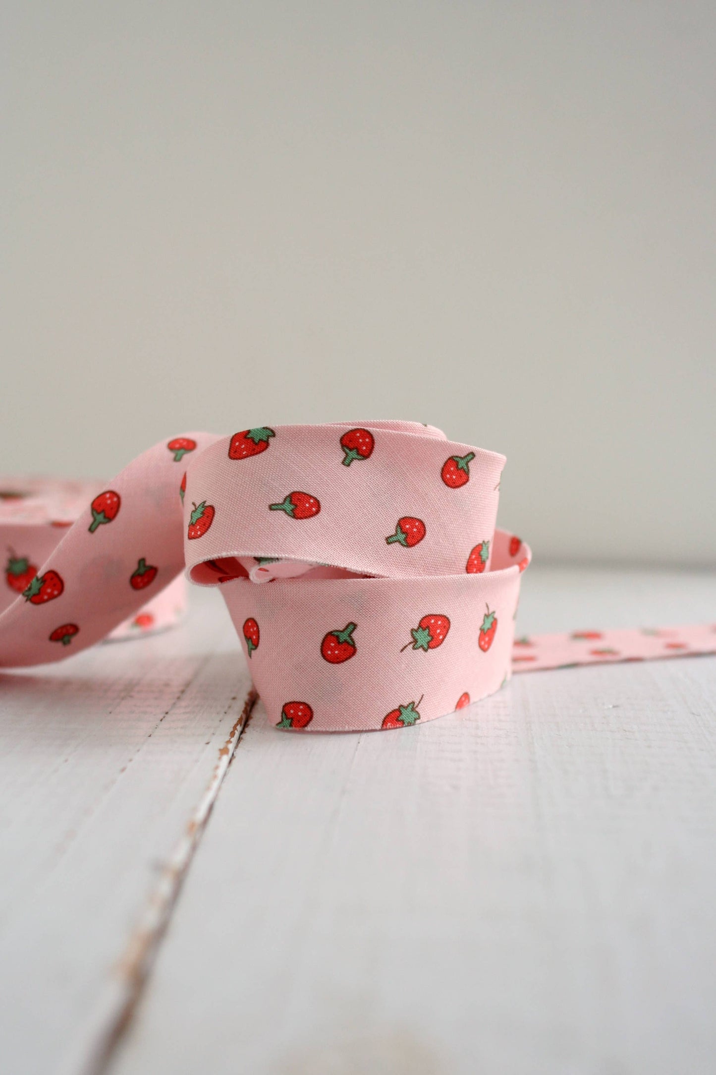 2.5" Bias Quilt Binding - Pink Strawberry, Sewing Notions