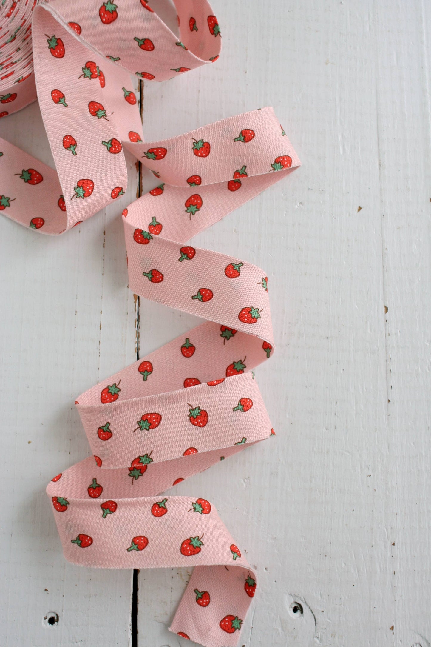 2.5" Bias Quilt Binding - Pink Strawberry, Sewing Notions