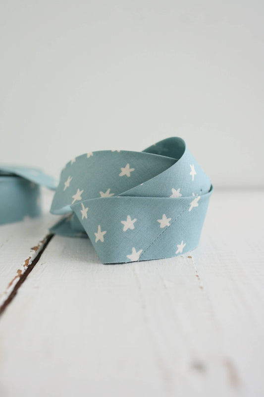 2.5" Bias Quilt Binding – Starry Soft Blue Ruby Star