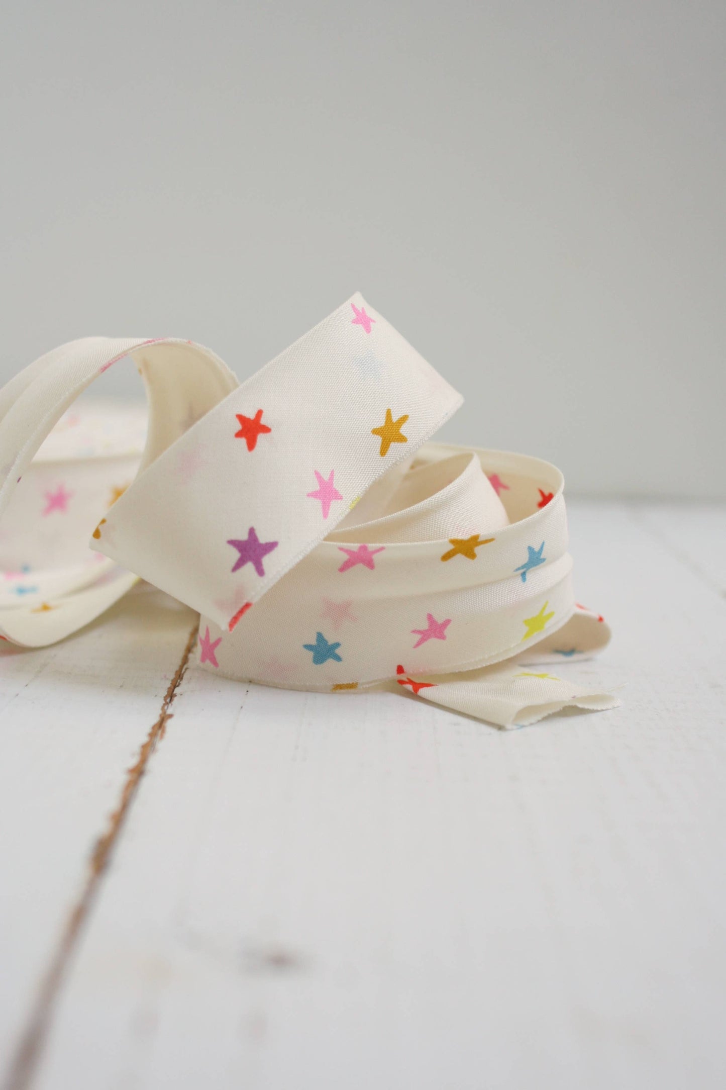 2.5" Bias Quilt Binding – Starry Multi (Ready-Made Cotton Binding)