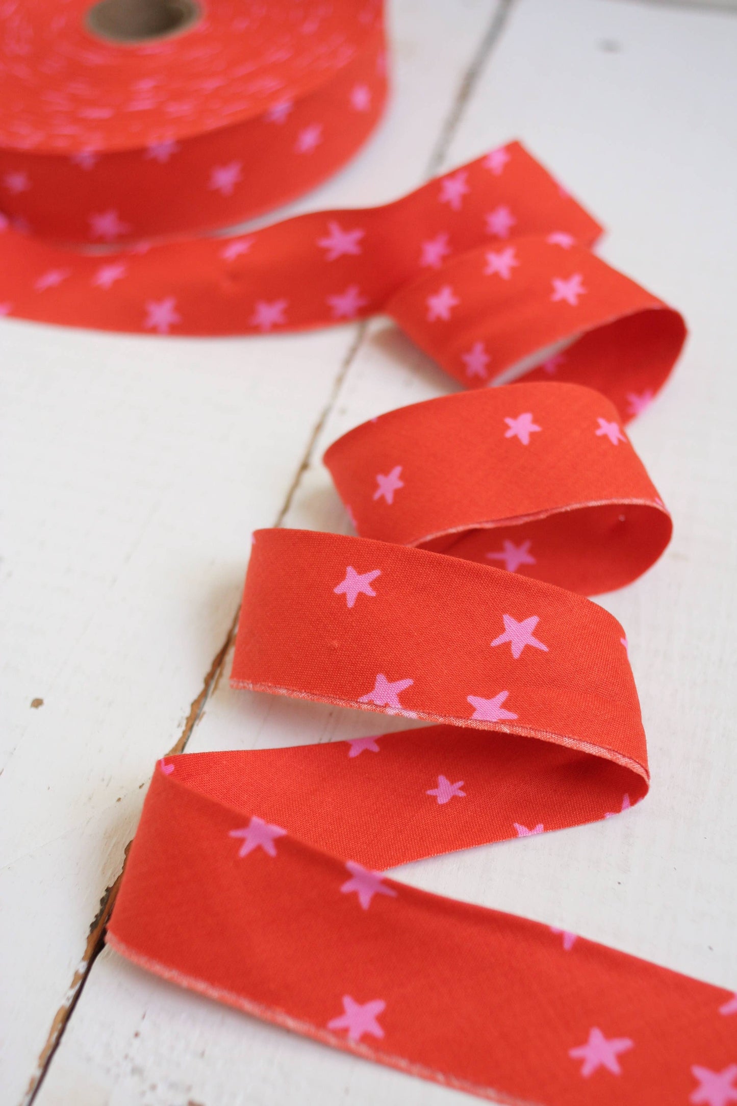 2.5" Bias Quilt Binding – Starry Warm Red (Ready-Made Cotton Binding)