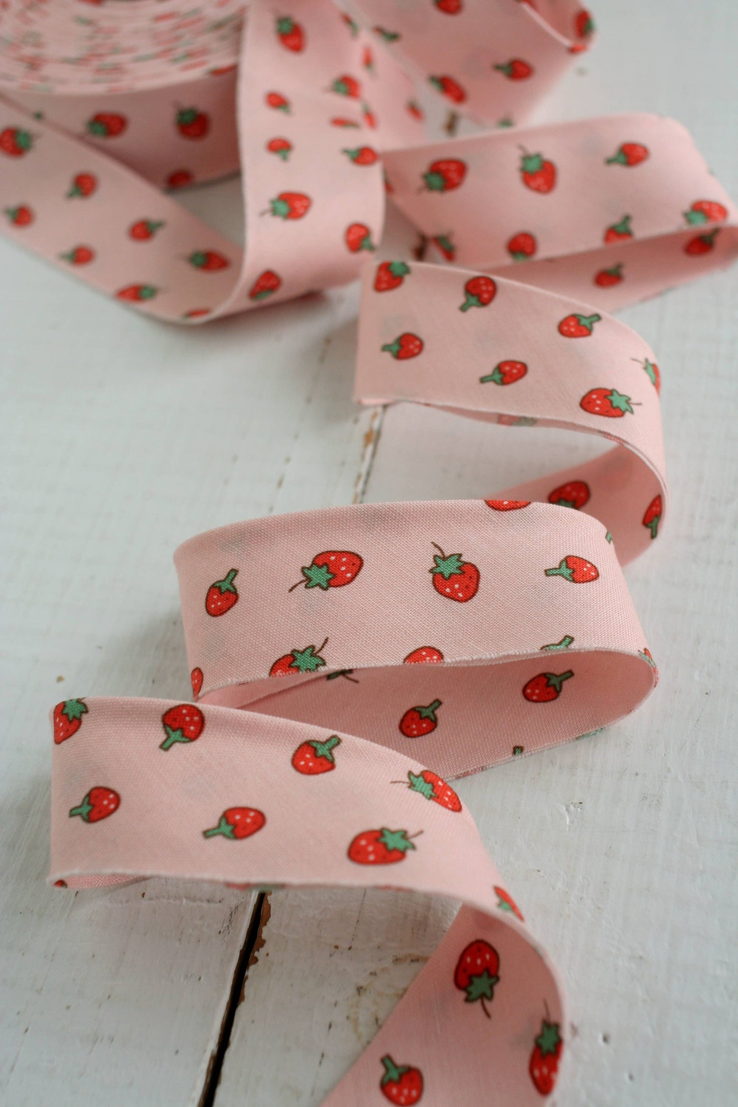 2.5" Bias Quilt Binding - Pink Strawberry, Sewing Notions